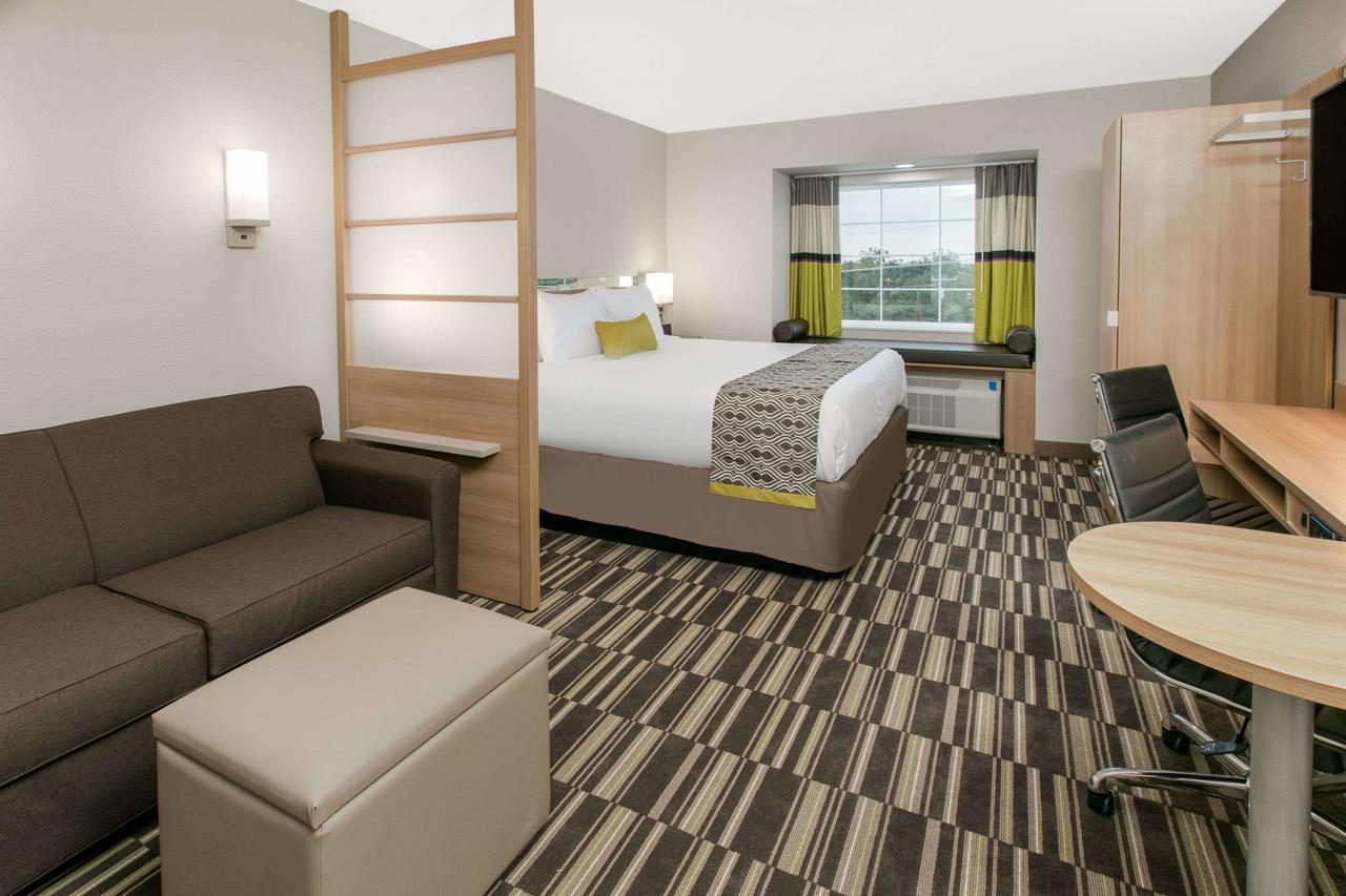 Microtel Inn & Suites By Wyndham Lubbock Exterior foto